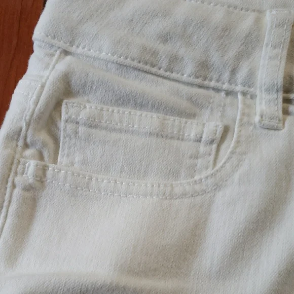 American Eagle Outfitters White Denim Cutoff Shorts - Picture 6 of 6
